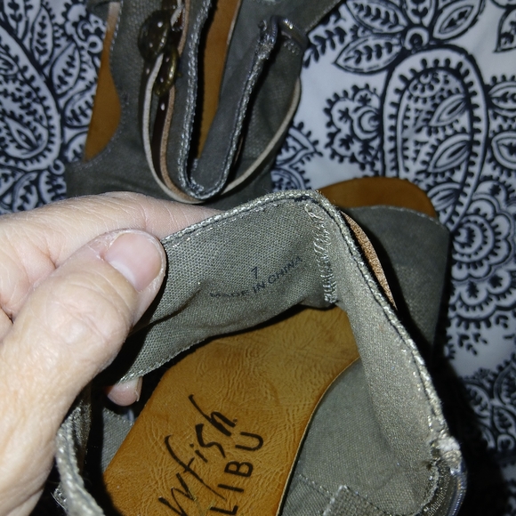 Sandals - Picture 2 of 3
